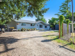 1033 E Main St, Carlton, OR 97111