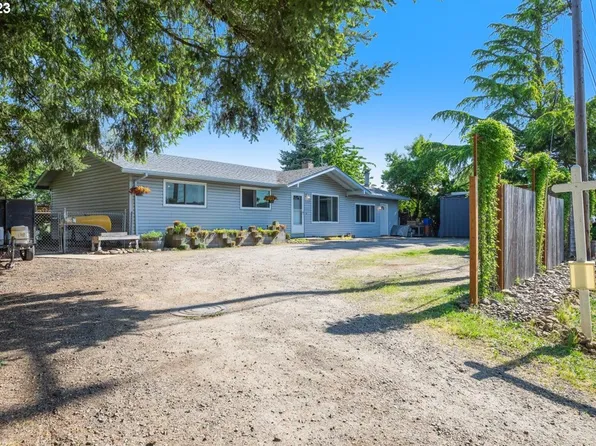 1033 E Main St, Carlton, OR 97111