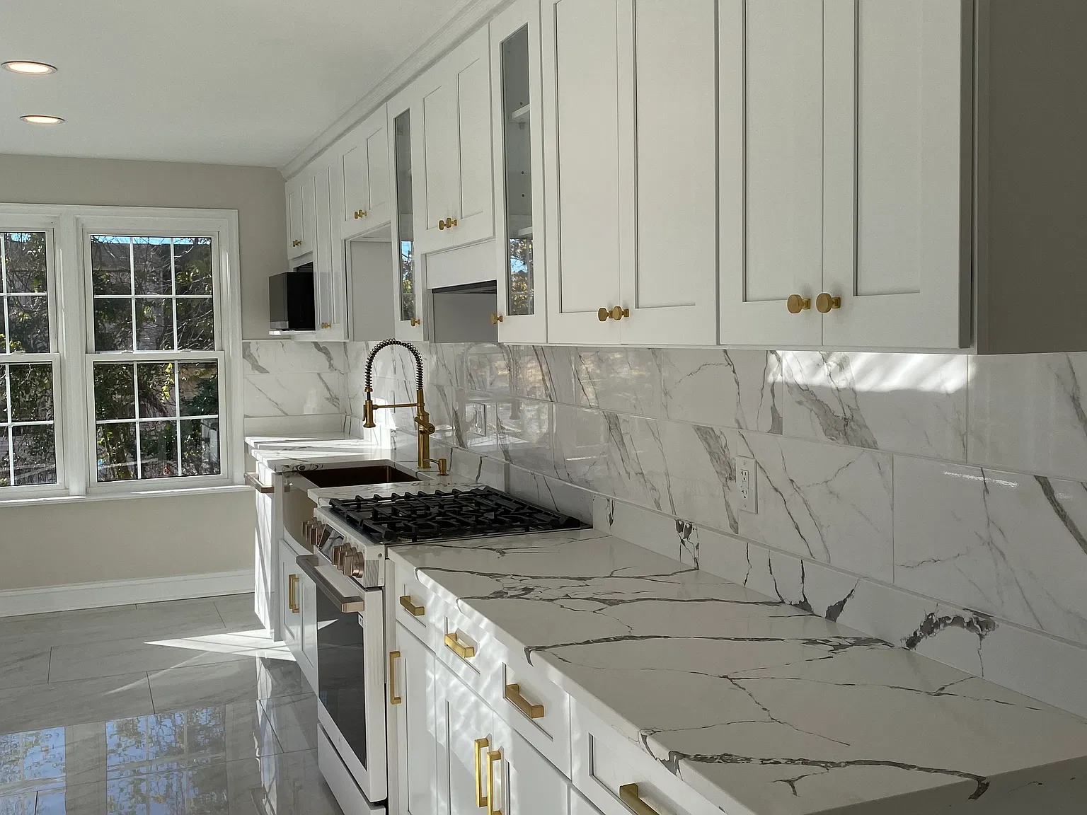 5 bed, 5.5 bath, 3200 sqft, $5,800 — Photo 2