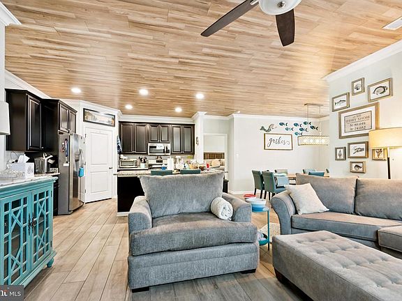 4th image of 18 Raccoon Ln