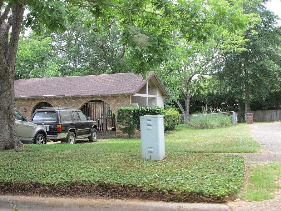 2nd image of 1537 Deerwood Dr E