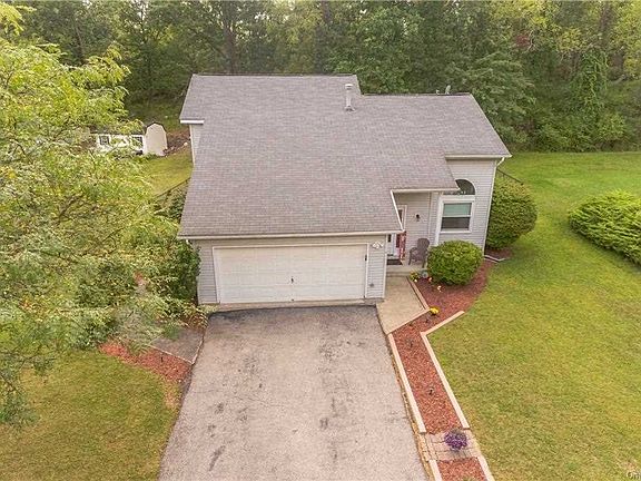 4th image of 28 Linden Dr