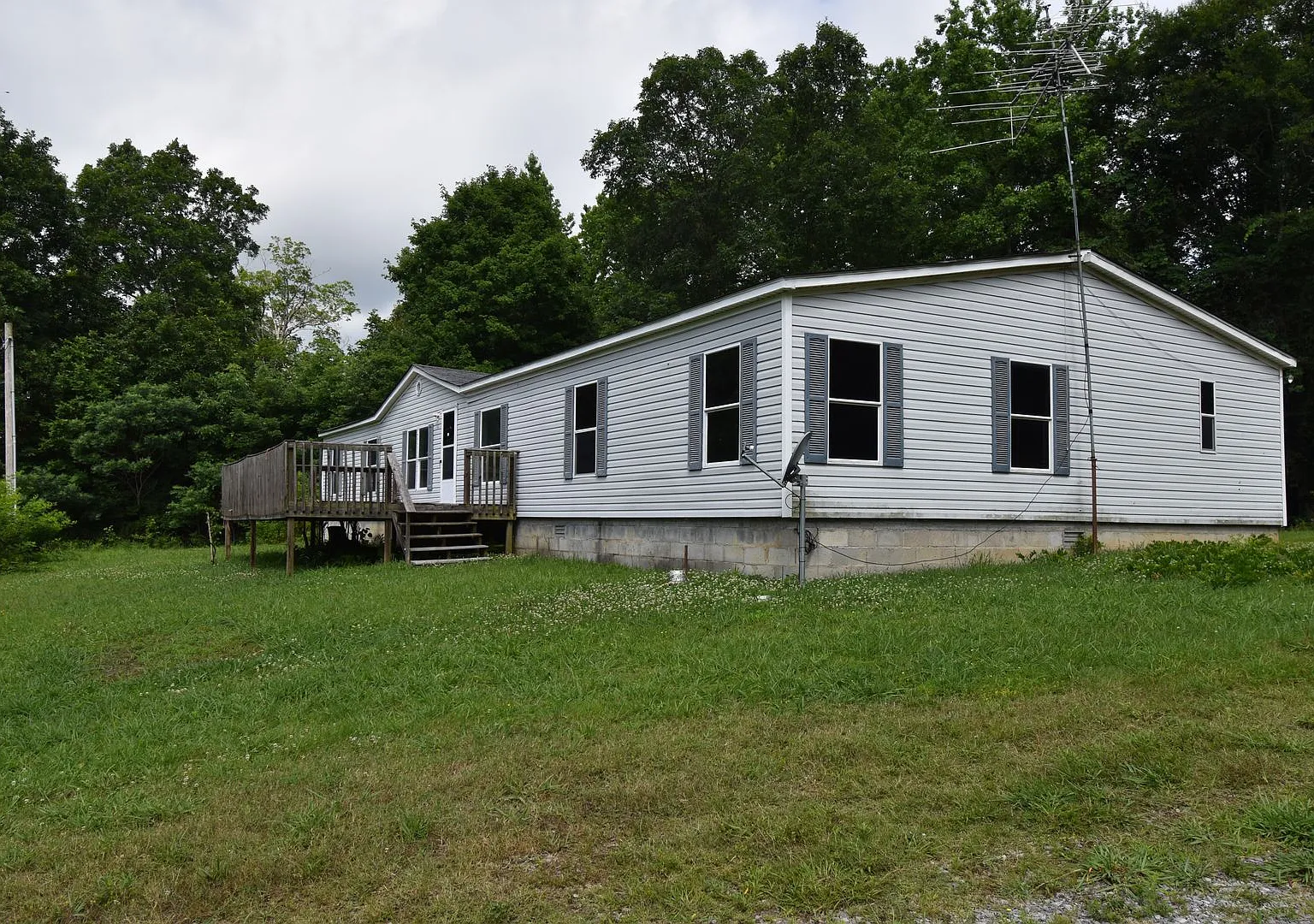 4 Bedroom 2 Bath Pet Friendly Home For Rent! — Photo 1