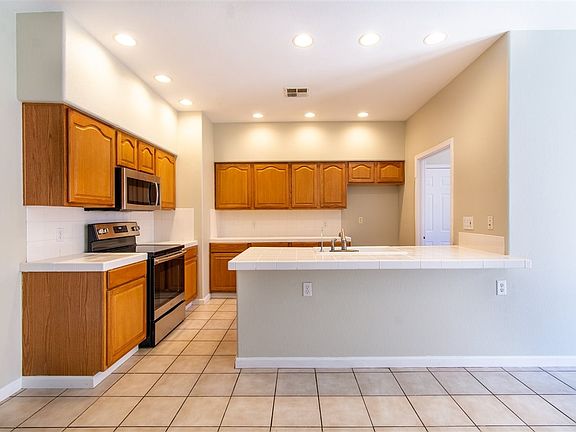 4th image of 1181 E California St