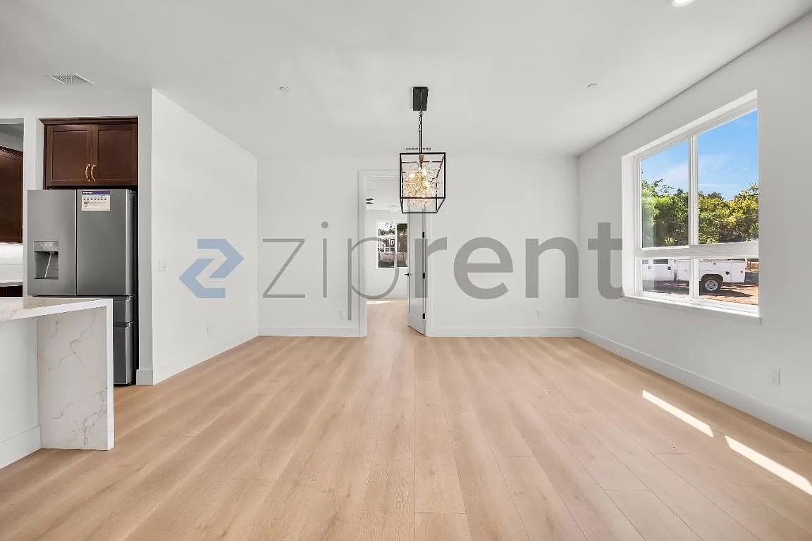 3 bed, 2700 sqft, $5,000 — Photo 4