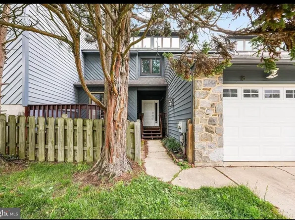 8 Foxtail Ct, Newark, DE 19711