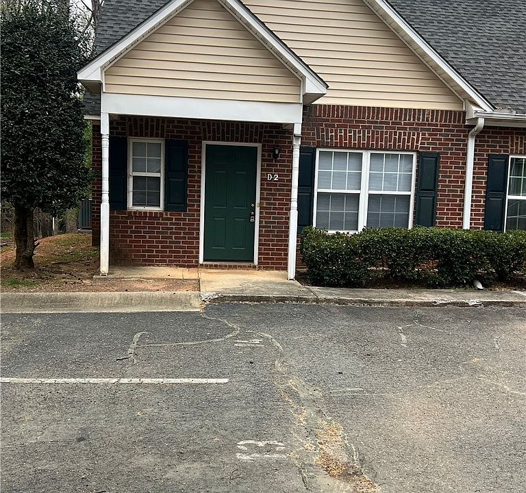 1st image of 637 Huntington Road #D2
