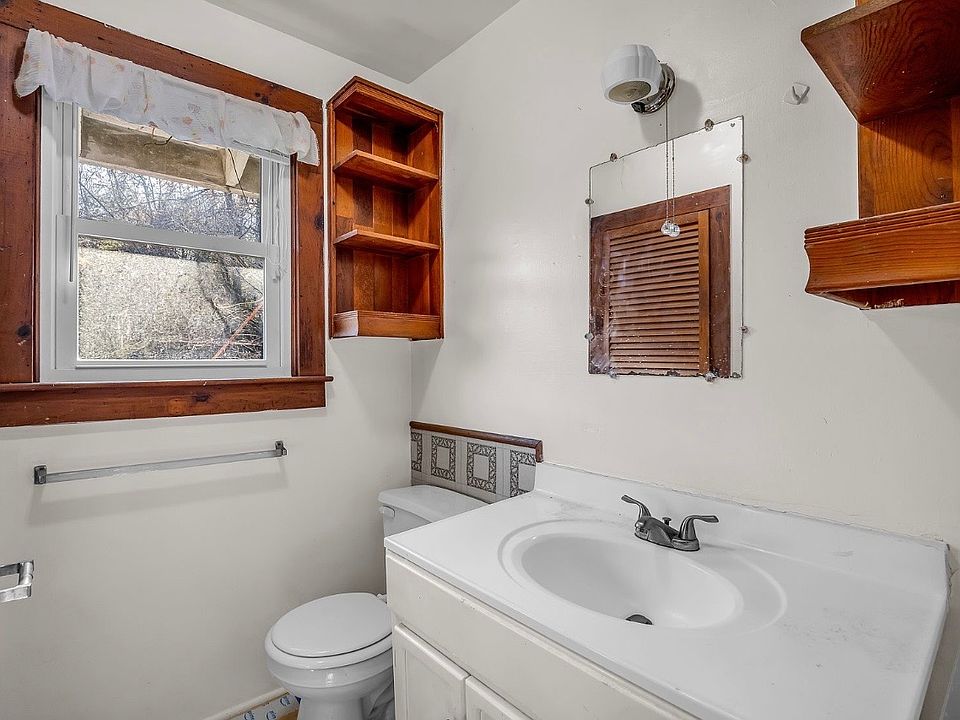 1st image of 504 Bonner St