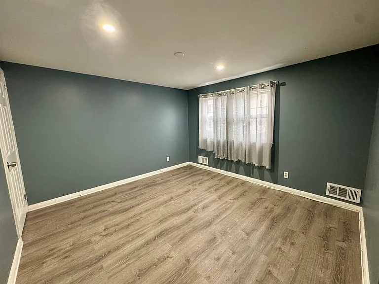347 E 29th St #2 — Photo 14