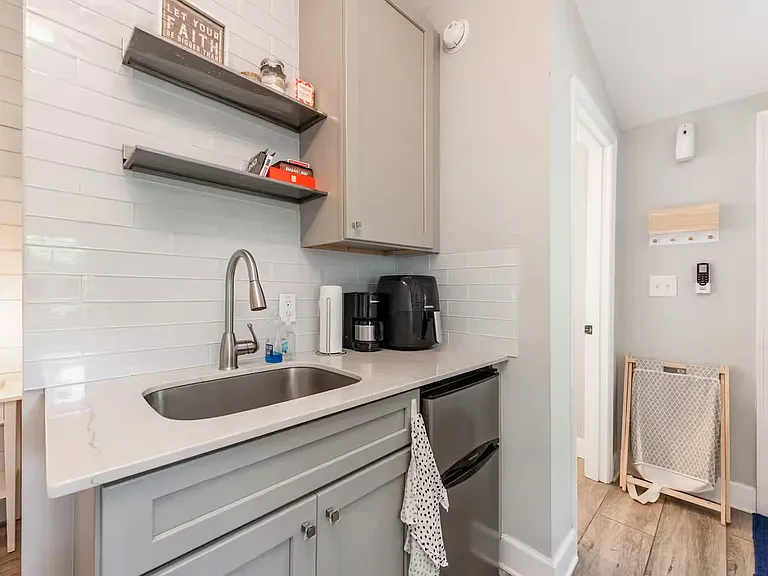 128 Wisteria Ave — Photo 6