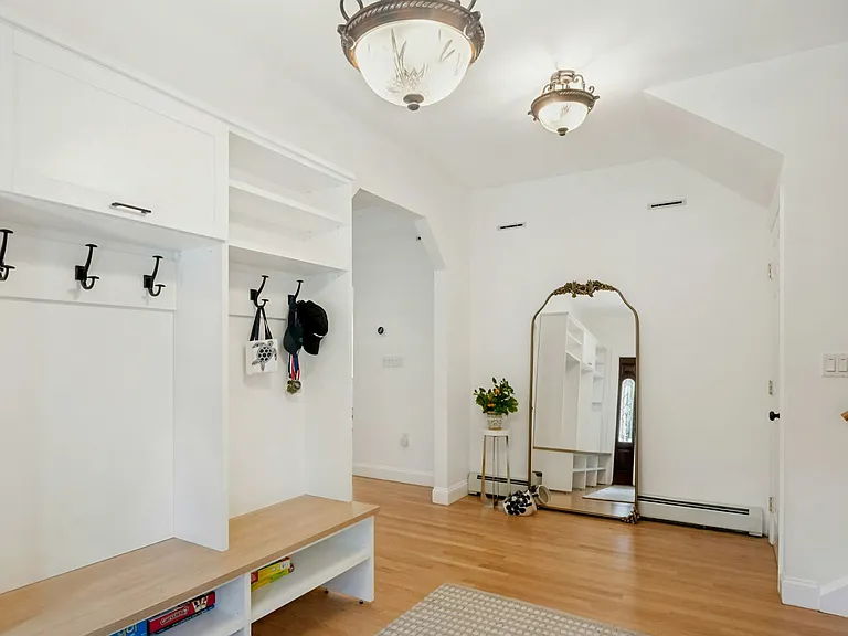 575 Washington Ave — Photo 5