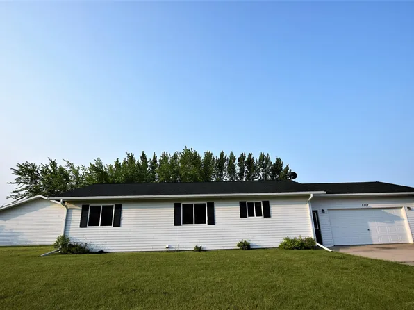 1102 6th St SW, Roseau, MN 56751