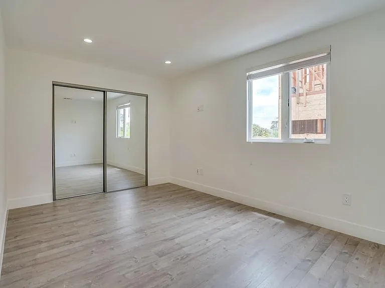 2300 Carmona Ave — Photo 39