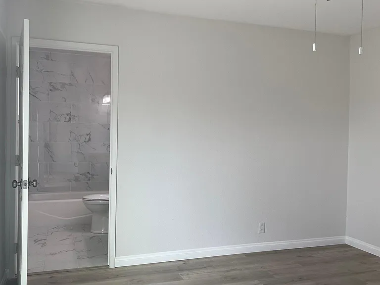 17006 S Berendo Ave — Photo 11