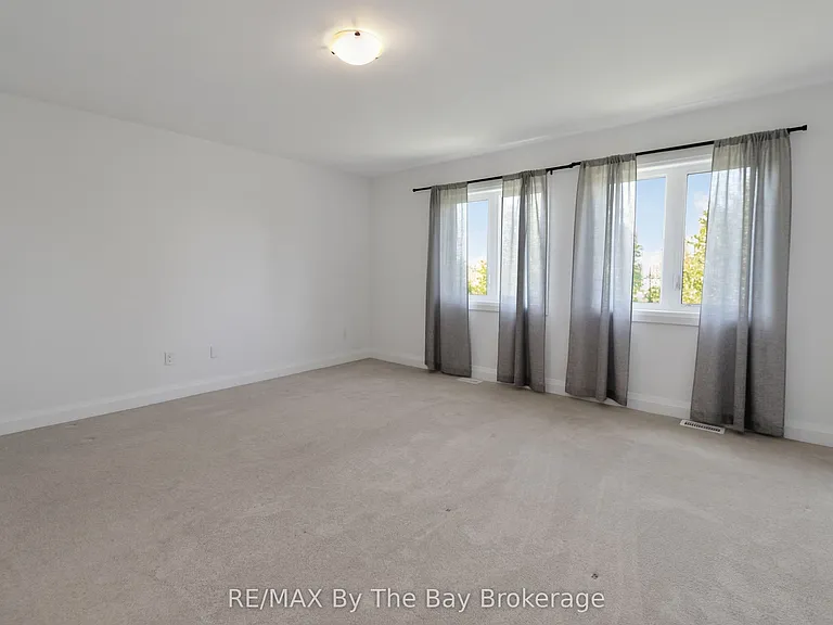 52 Amber Dr — Photo 30