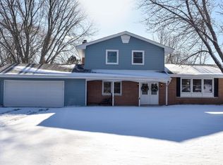 929 W El Patio Ln, Mequon, WI 53092