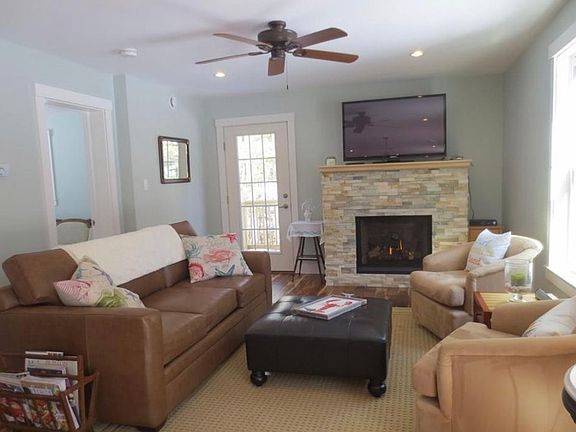 2nd image of 5 Red Oak Dr
