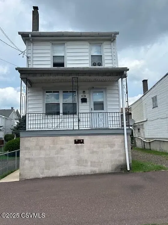 319 W Butternut St — Photo 1