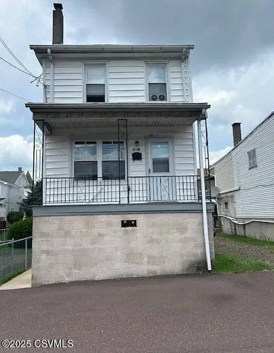319 W Butternut St