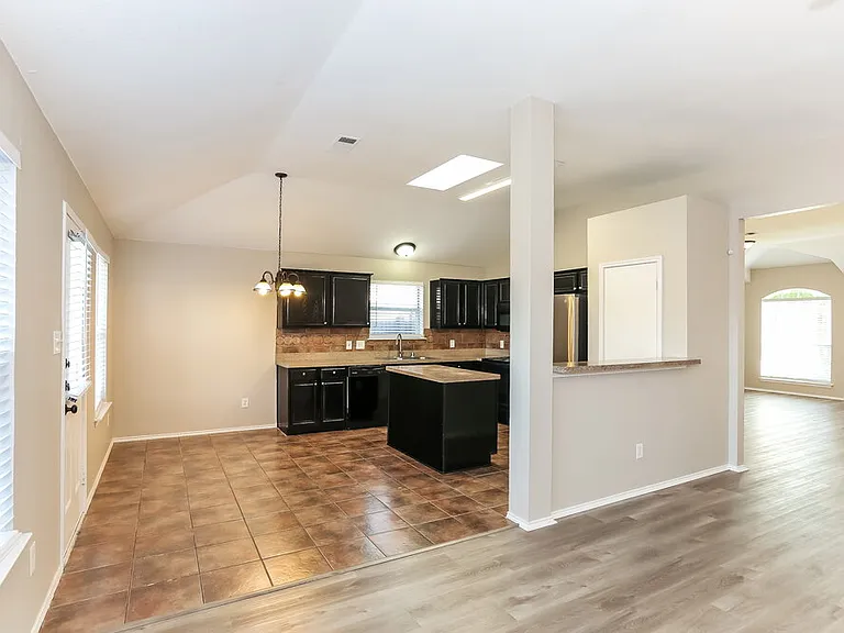 1755 Reynolds St — Photo 5