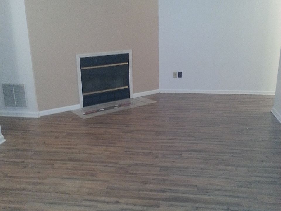 Living Room/ Fireplace