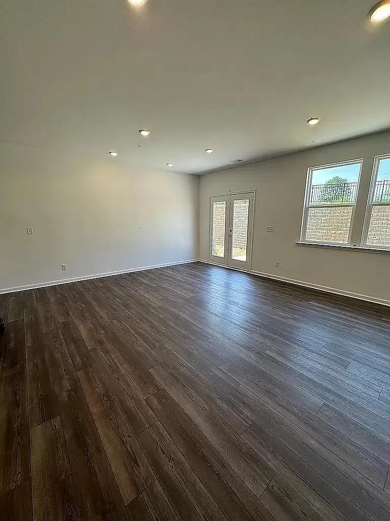 3 bed, 2.5 bath, 1850 sqft, $1,900 — Photo 3
