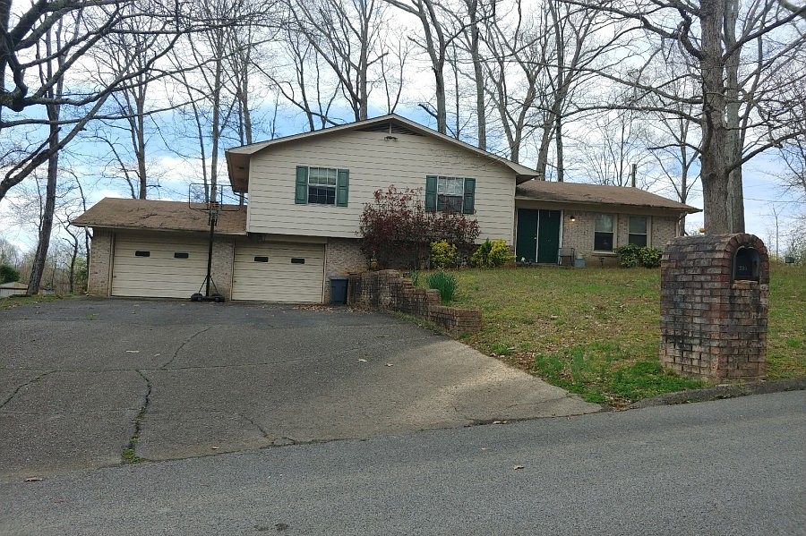 1st image of 295 Oakwood Cir NE