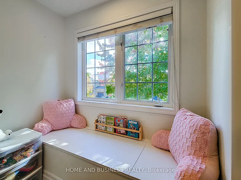 2374 Baintree Cres — Photo 24