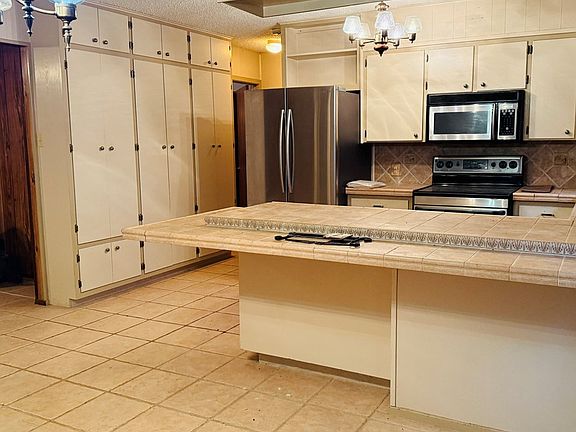 3rd image of 120 Parkwood Dr