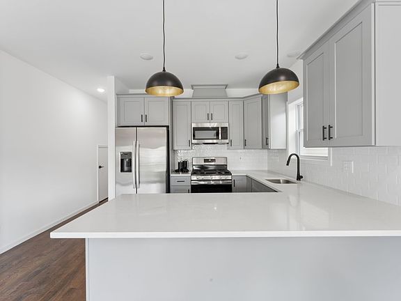3rd image of 910 Bergen St #1