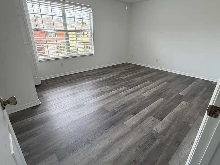701 Cresting Oak Cir — Photo 22