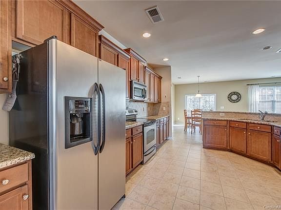 5th image of 53 Dorie Dr
