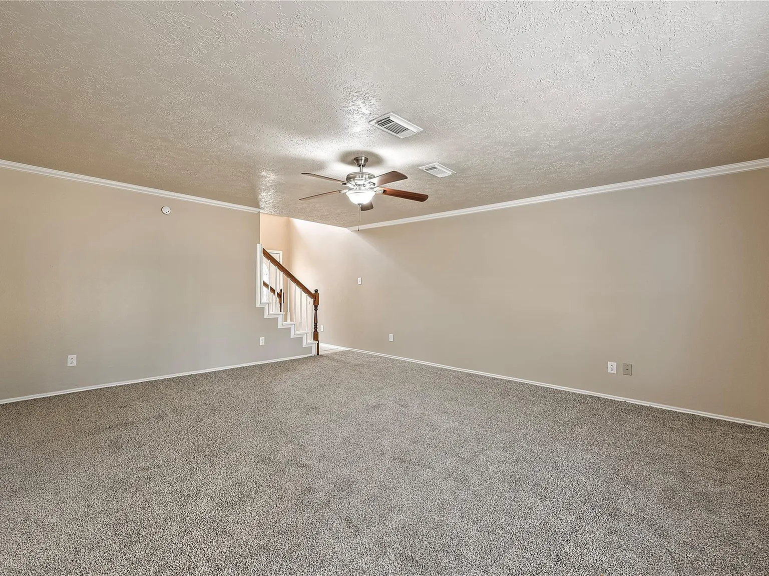 3 bed, 2.5 bath, 1630 sqft, $1,750 — Photo 4
