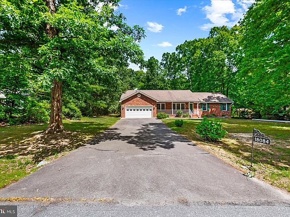 5th image of 18084 Harding Dr