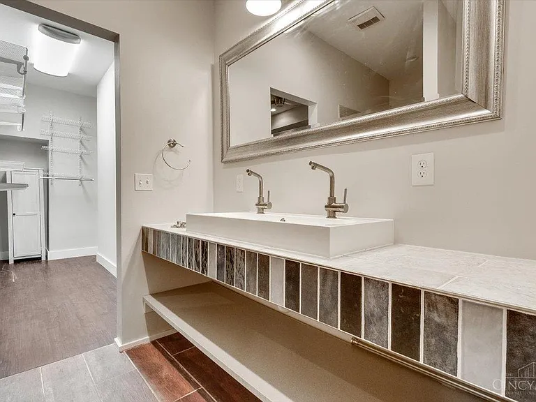 320 Seitz St — Photo 17