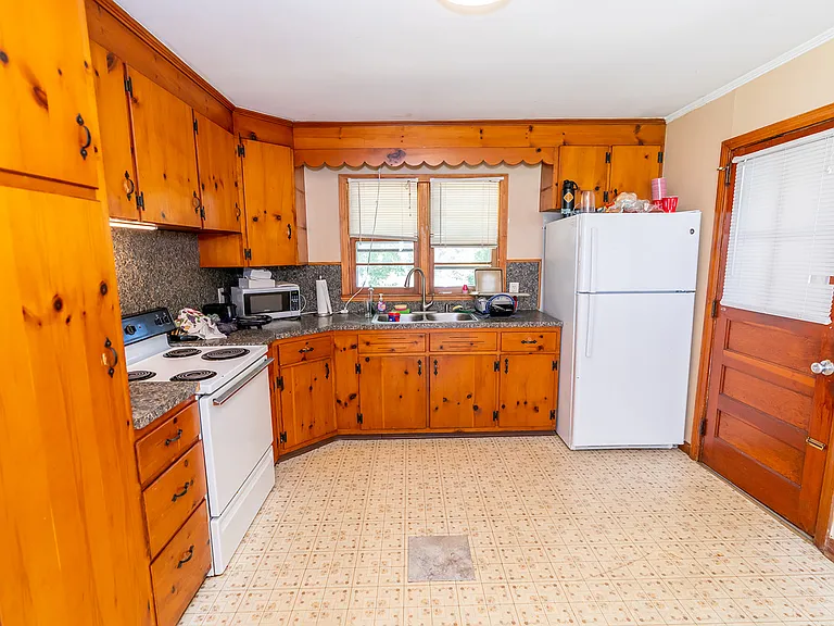 10 Pinewood Rd — Photo 2