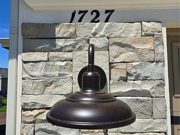 2nd image of 1727 Elderberry Ln