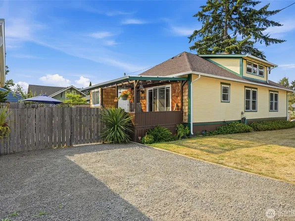 218 Evergreen Street, Mount Vernon, WA 98273