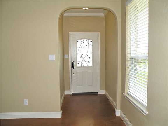 3rd image of 211 Camelot St