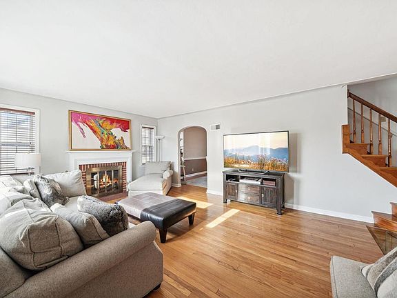 4th image of 8901 White Ave