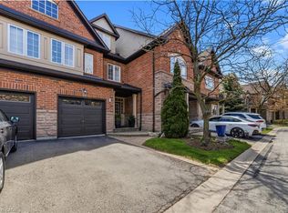 300 Ravineview Way #16, Oakville, ON L6H7J1