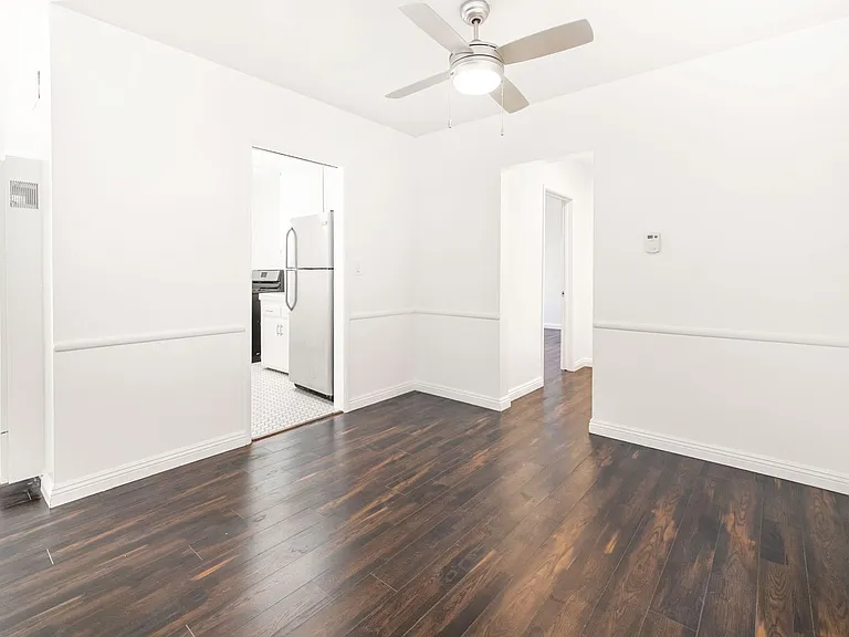 Hollyview Apartments — Photo 24