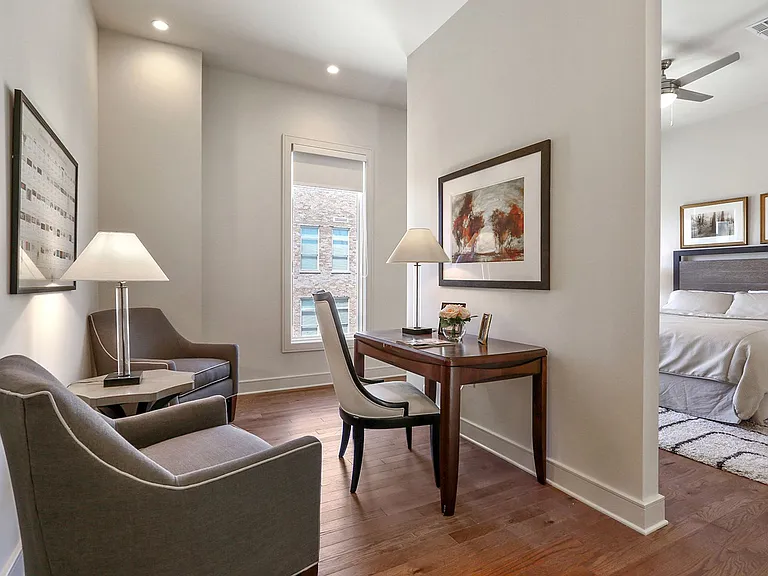 The Academy Luxury Apartments and Townhomes — Photo 5