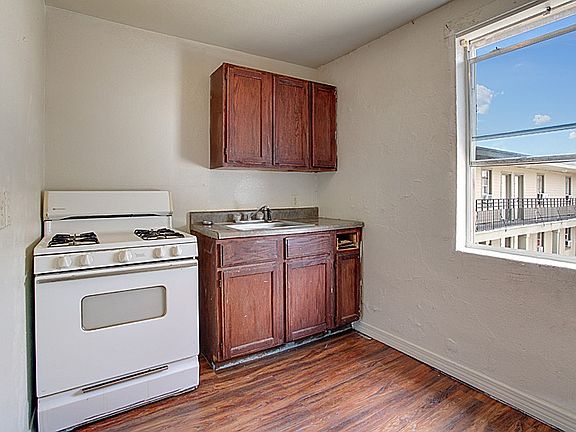 4th image of 2316 Washington Ave APT 205