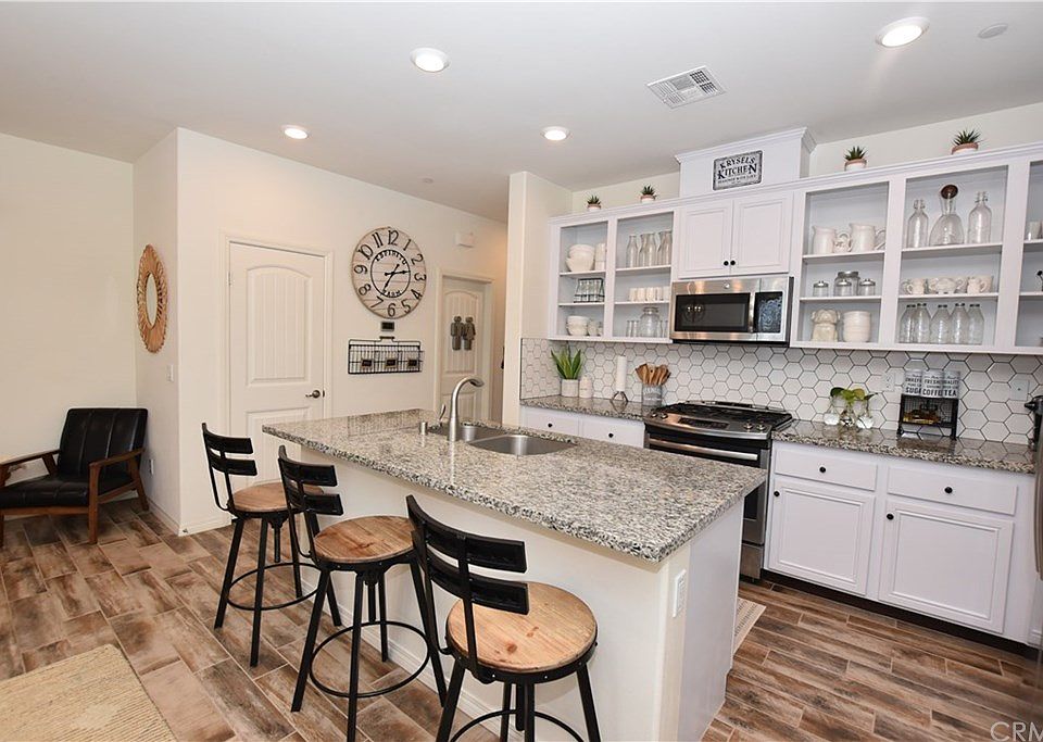 1st image of 40412 Calle Real