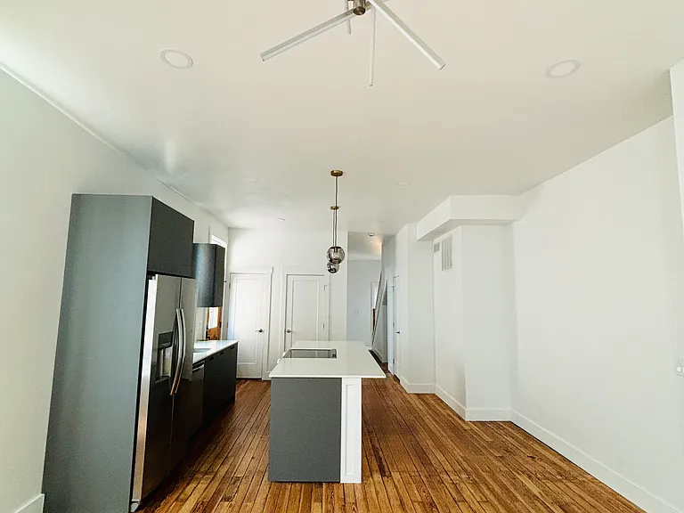 940 Monroe St — Photo 10