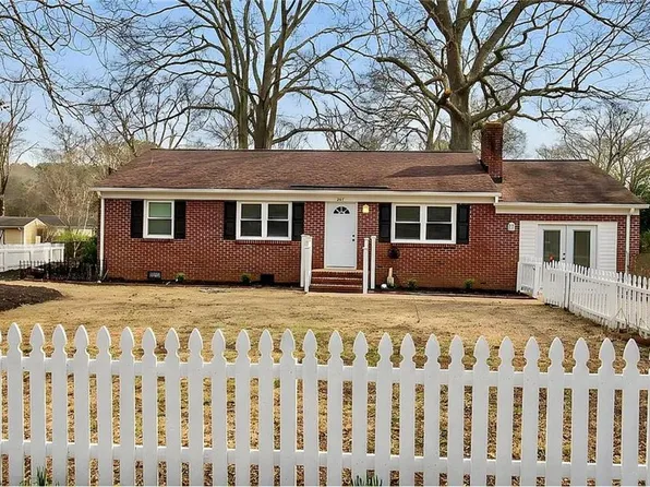 207 Falcon Rd, Yorktown, VA 23690