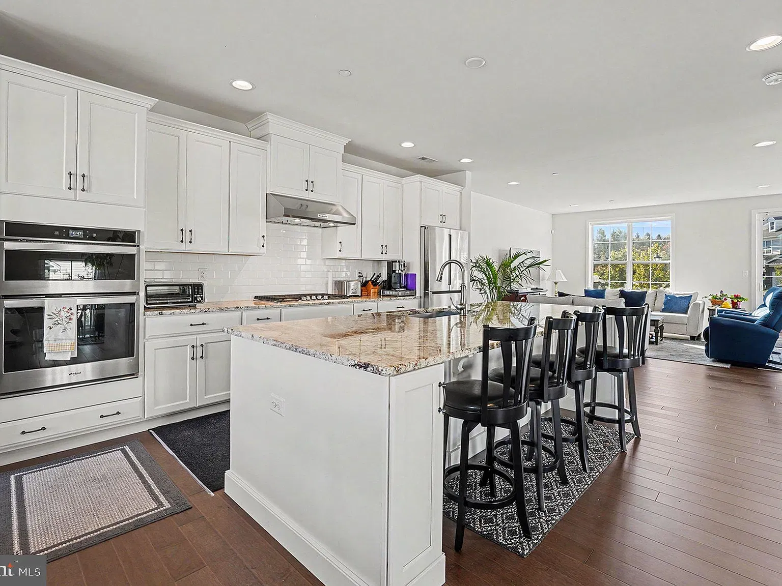 4 bed, 3.5 bath, 2438 sqft, $4,500 — Photo 4
