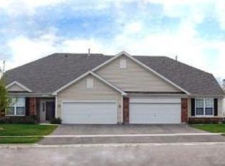 2100 Tremont Ln, Joliet, IL 60431