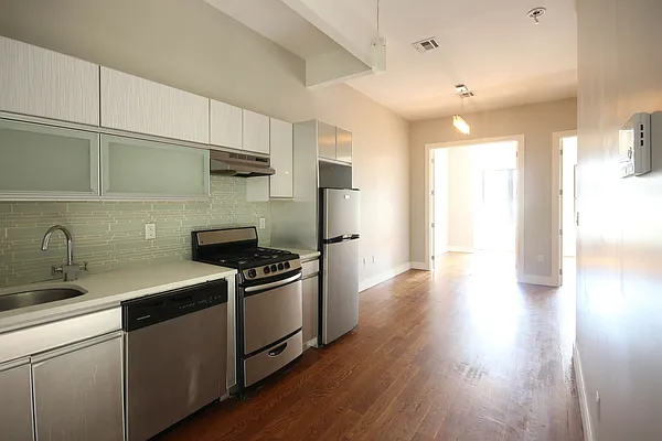 Rented by Nooklyn NYC LLC | media 51